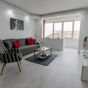 Quiet Ruby Horizon Bucarest